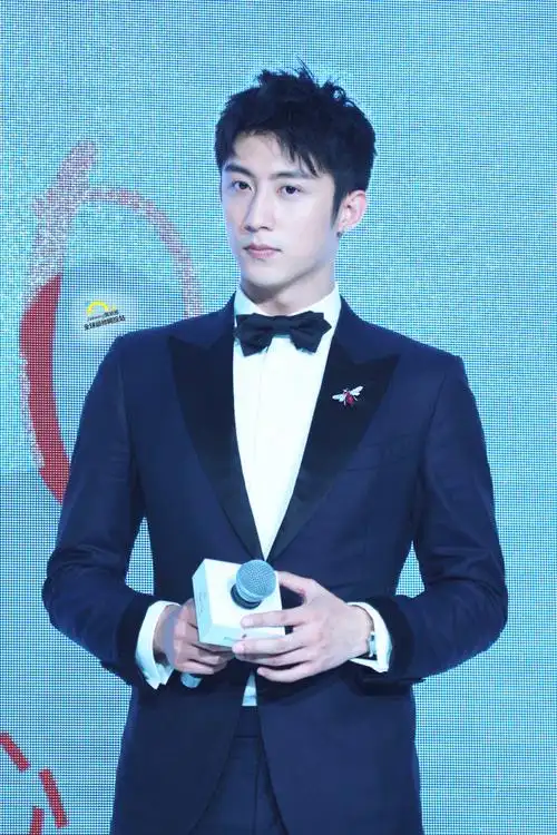 20180409黄景瑜作为红门雅顿(elizabetharden)彩妆系列代言人出席发布