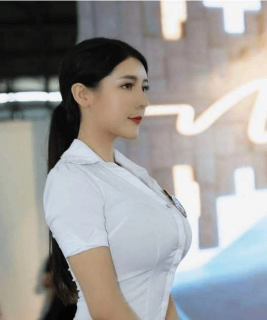 95后"翘臀女神"刘太阳,身高178cm,魔鬼身材,美到犯规