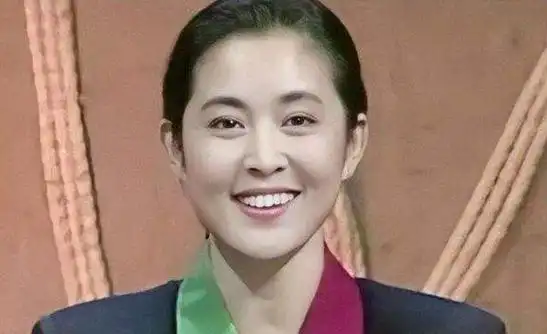 在倪萍20岁那年,她成功地进入了山东艺术学院学习,满怀对未来的热切