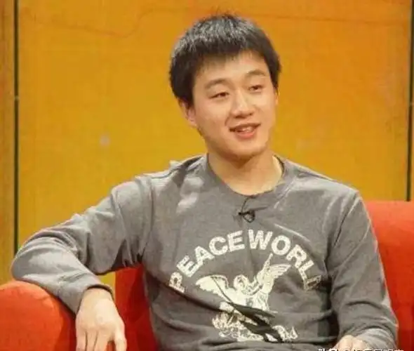 佟大为从小在快乐和温馨中成长,过得非常开心.