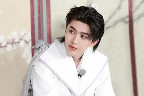 六蔡徐坤奔跑吧,蔡徐坤原创音乐人【奔跑吧蔡徐坤/蔡徐坤奔跑.