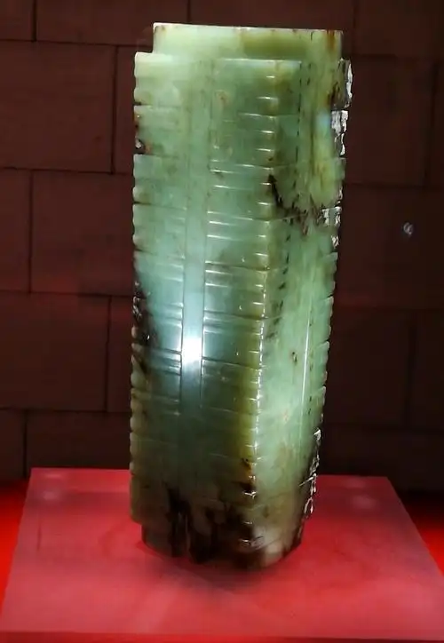 十节玉琮 高22.2cm宽6.9cm孔径5.1_5.6cm