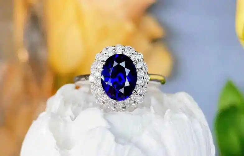 皇家蓝宝石戒指