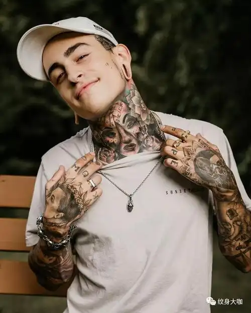 今天为各位推荐一下,又独一无二的个性纹身?