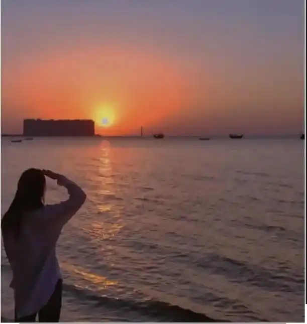 海边日落背影.#文案 #天蝎座照片的意义在于把瞬间变成永恒 - 抖音