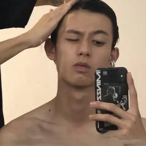 有没有贼帅的寸头男生头像谢谢