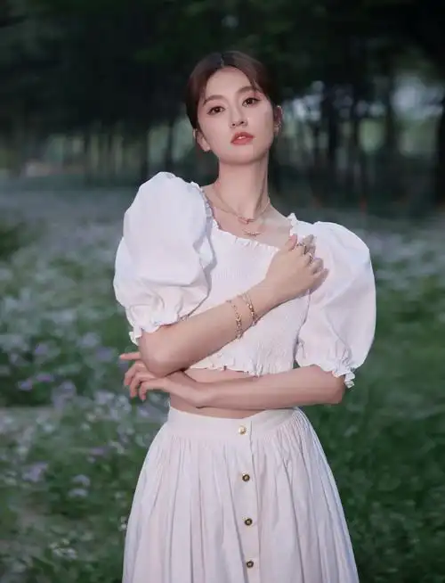 乔欣写真大片曝光妆容精致气质满分