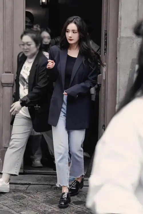 杨幂的时尚穿搭,舒适又带感.