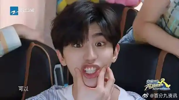 蔡徐坤输了游戏,做鬼脸加斗鸡眼,竟还是如此可爱丨奔跑吧