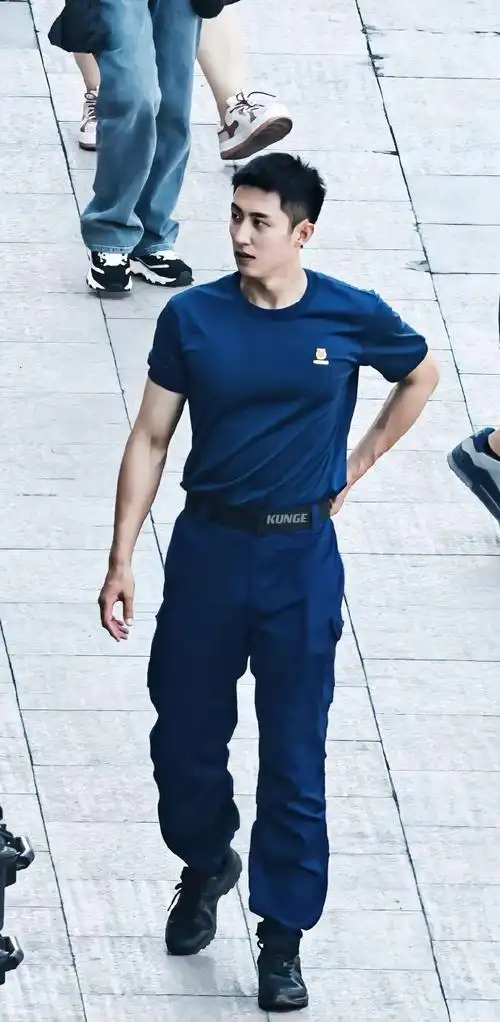 黄景瑜他从火光中走来 ##爱奇艺综艺片单好快乐