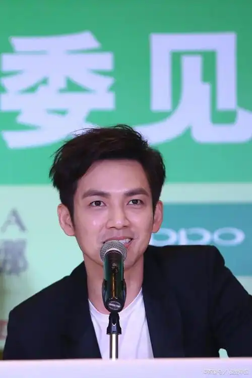 演艺经历,主要作品,获奖记录和人物形象等方面对钟汉良进行评价