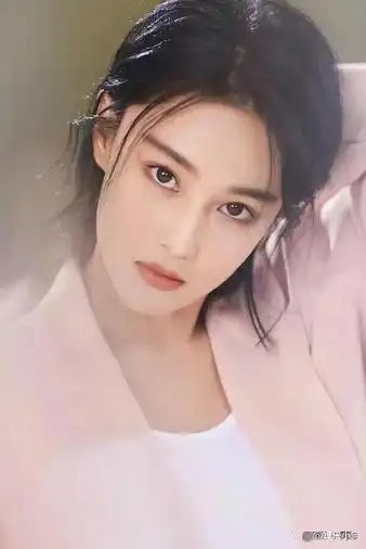 一,张馨予艰难出道早期