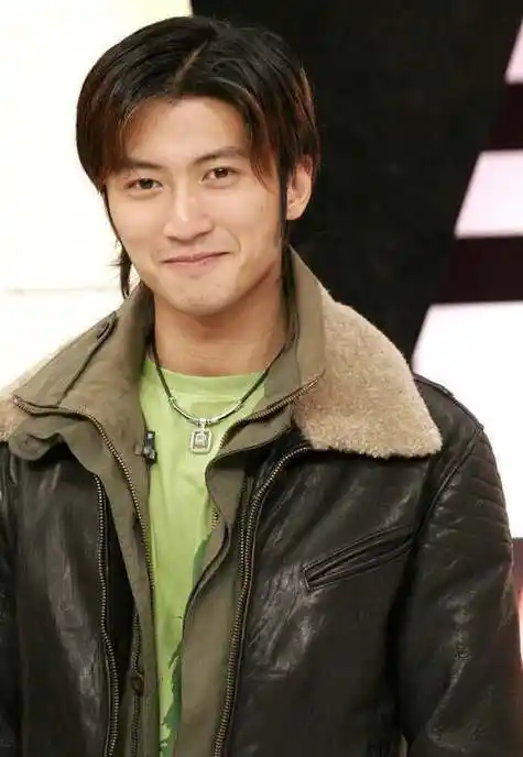 谢振轩恋情气坏谢霆锋,其女友年长16岁引热议,张柏芝表态支持_父亲