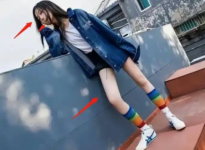 15岁李嫣秀优越身高比例眼神不屑嘴巴外翻网友安分点吧