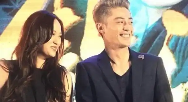 霍建华的前任女友陈乔恩和已婚的妻子林心如同时参加了一档综艺录制