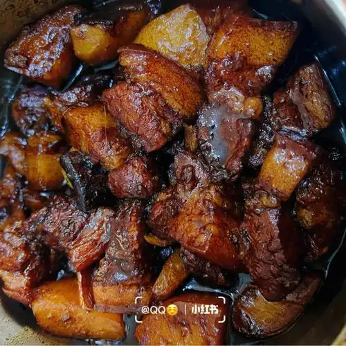 不加一滴水和油的电饭锅红烧肉