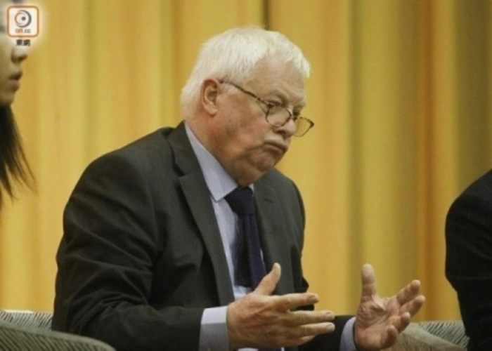 不甘寂寞的末代港督彭定康又封黎智英为年度人物