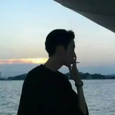 帅气又酷的男生头像就连背影都是这样的酷