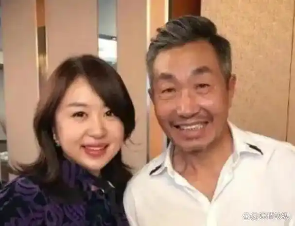 演员杜源4岁认识爱妻结婚41年无绯闻现在女儿就是他的骄傲