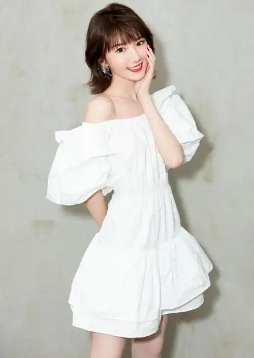 毛晓彤情人节化身丘比特一袭小白裙又仙又美太讨喜了