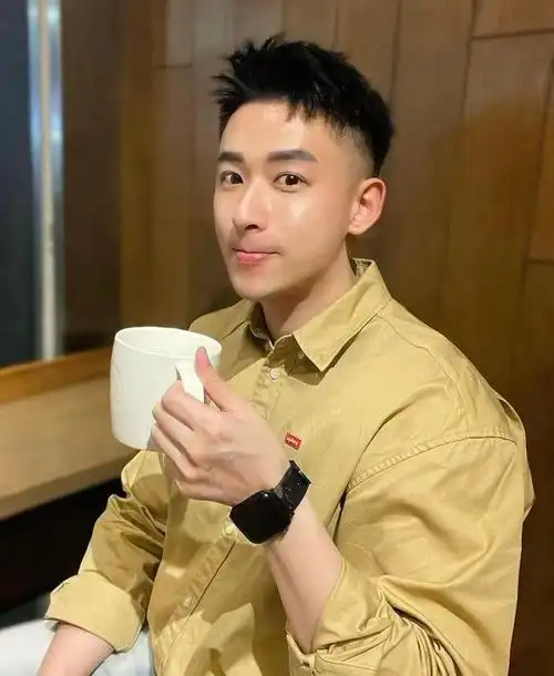 男生别再沉迷锡纸烫发型了2024剪这3款发型清爽又帅气