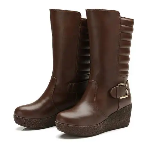 骆驼(camel) 金属扣坡跟休闲女士中筒靴 81556600 咖啡 40