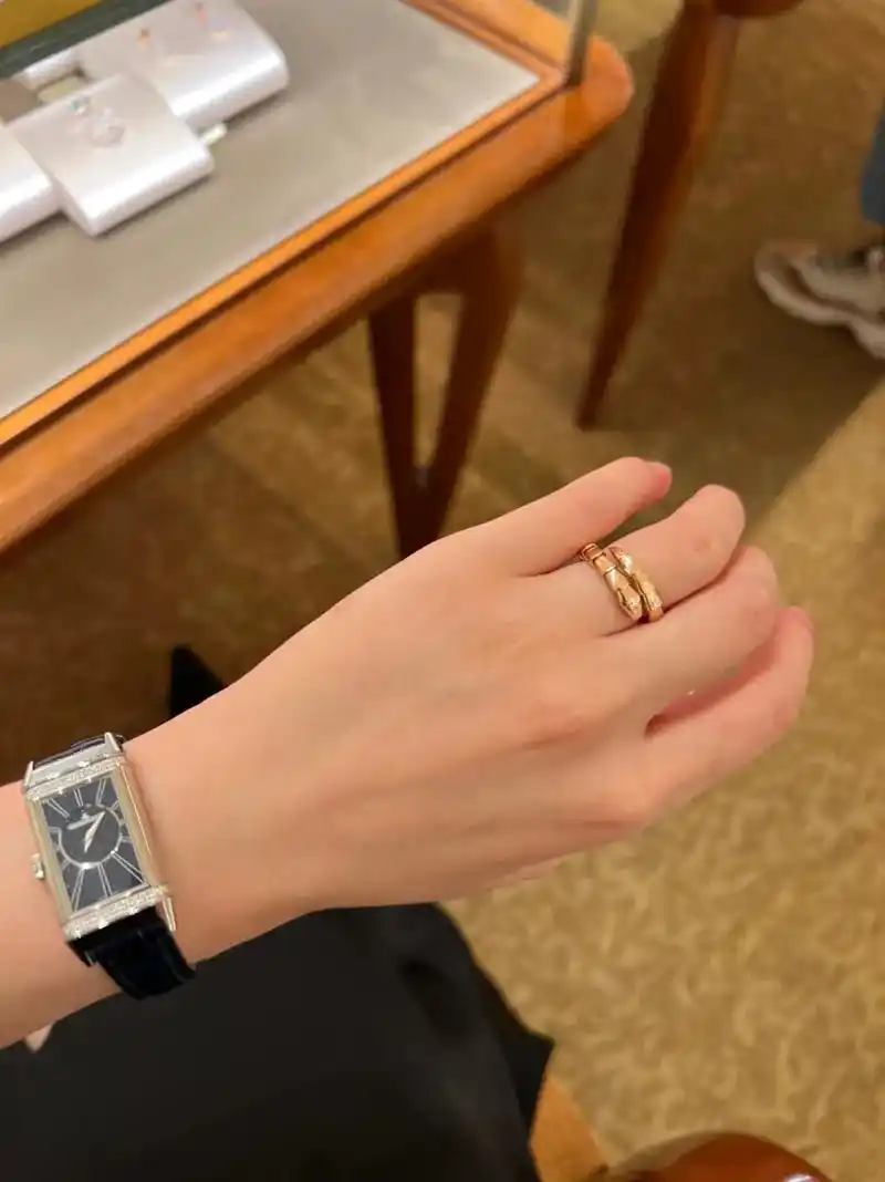 宝格丽新款灵蛇戒指好看! 原本喜欢卡地亚钉子 意外被种草新 - 抖音