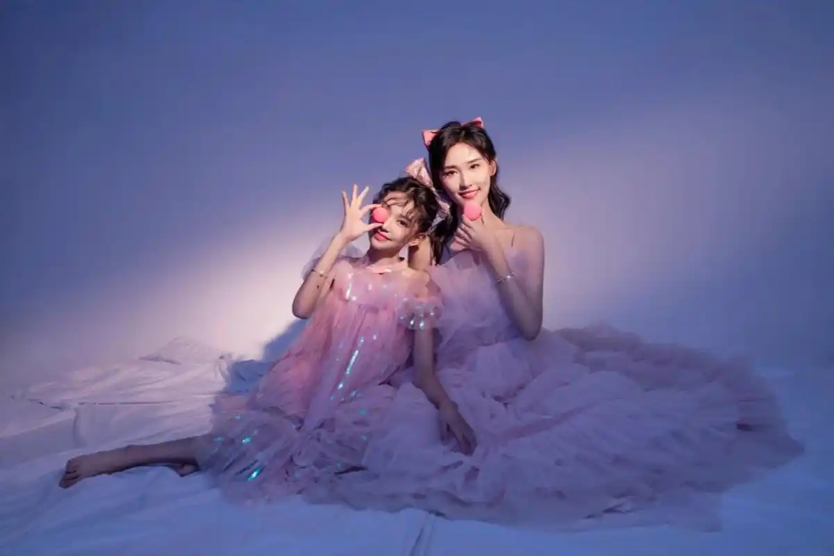 "让陪伴永不缺席" 宋小睿和她妈妈一起来拍母女写真啦!