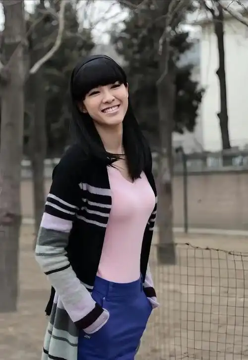 李艾再现蚂蚁腰,与老公分床睡成为绕不开的话题|模特|孟广美|应采儿