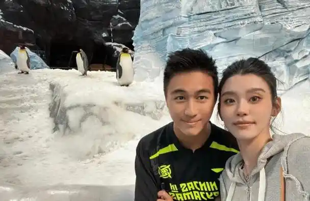 10月9日,奚梦瑶在个人社交账号上晒出了一张她和丈夫何猷君的合影.