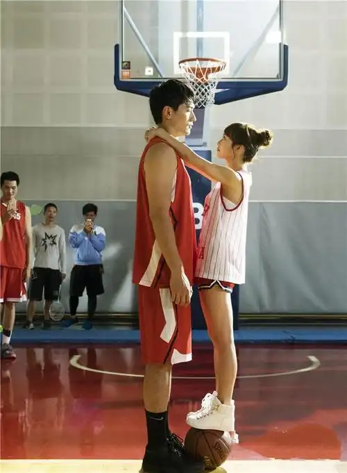 那些最萌身高差的情侣们他们是一种什么体验呢