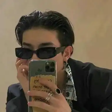 由美头网整理发布,男生头像频道提供更多与霸气,超拽,高冷,潮流相关的