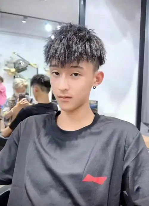男生"两边掏空"发型叫什么?这3款干净帅气,剪完很清爽!