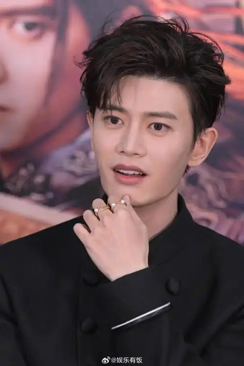 #任嘉伦扫楼生图#