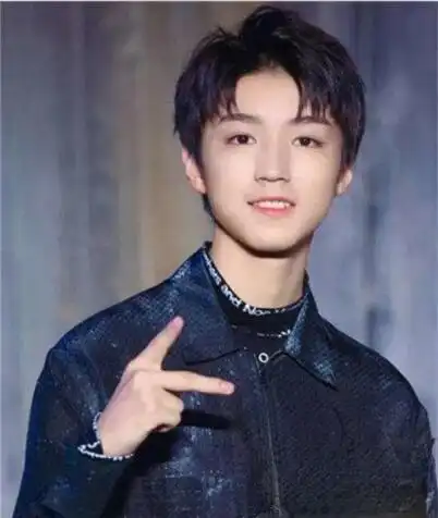 王俊凯发型叫什么帅气养眼显就是小型男