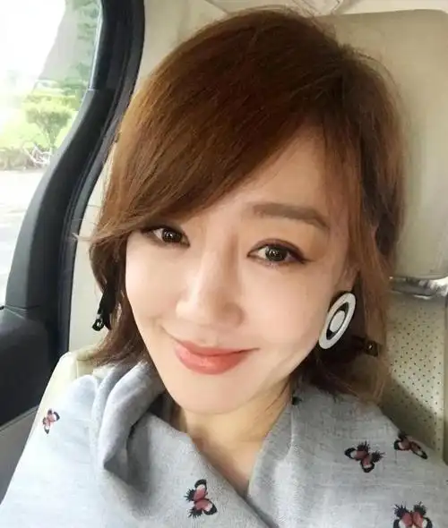 45 岁薛佳凝和胡歌分手 13 年,已皈依佛门,从此山水不相逢