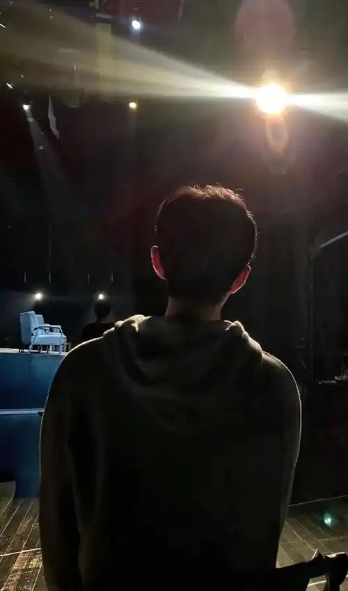 肖战超话背影#肖战