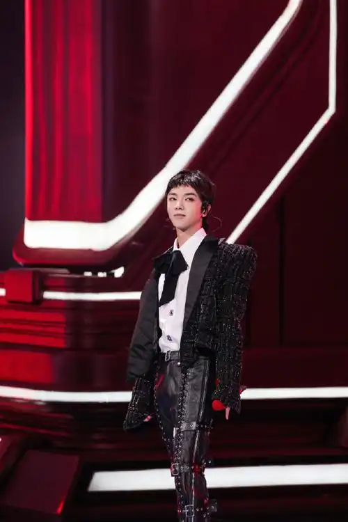 和@华晨宇yu一起奔向"春暖花开"的新世界#2021华晨宇火星演唱会#吧!