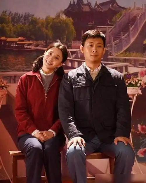 十分甜蜜,但是在2004年时候,他的初恋女友遭遇车祸,成了植物人,张译