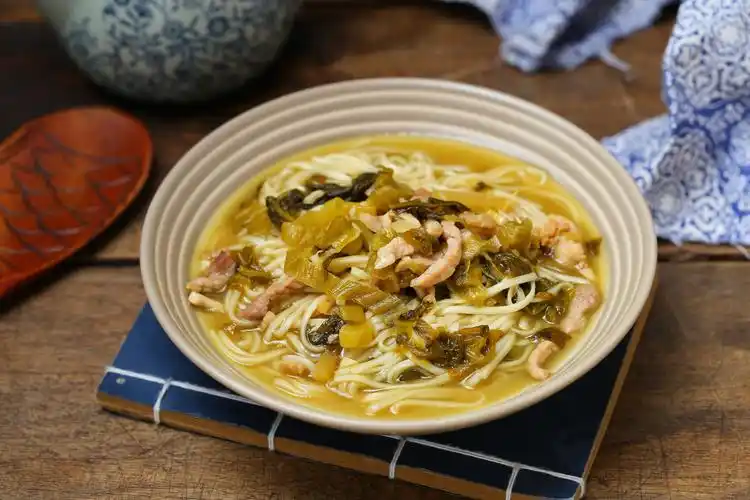 春节长假马上结束今天在家葛优躺简单一碗酸菜面完美解决早饭