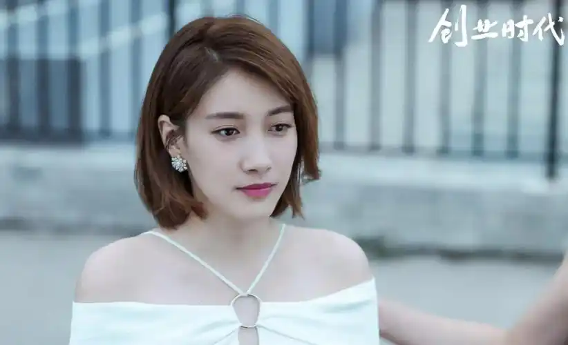 2021年,啜妮迎来了她演艺生涯中的小爆发,在一年时间内给观众带来了