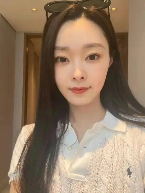 宋轶积极营业中,网球风穿搭真乖,自拍水平还得多练习_女子_时尚_小白