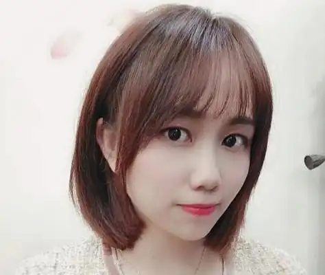 三角脸女生空气刘海内扣短发发型