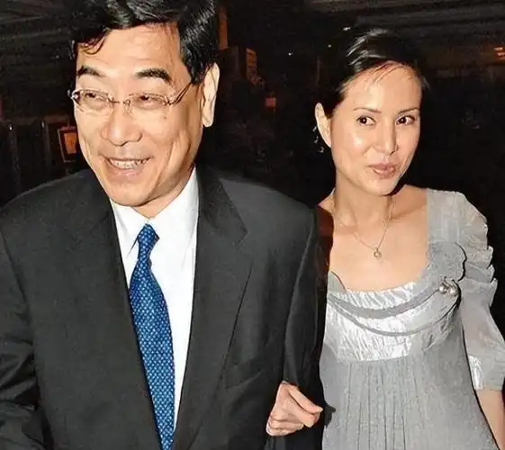 凭"小龙女"一角走红,"身材傲人"的李若彤,为何仍单身一人?