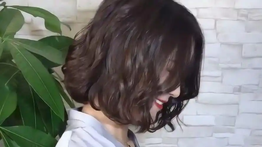 短头发不好看那是你没做对造型,这个菠萝烫真是绝了!