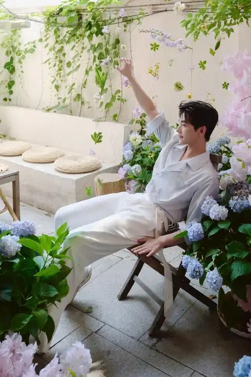 杨洋蓝白纹衬衫##杨洋闻花