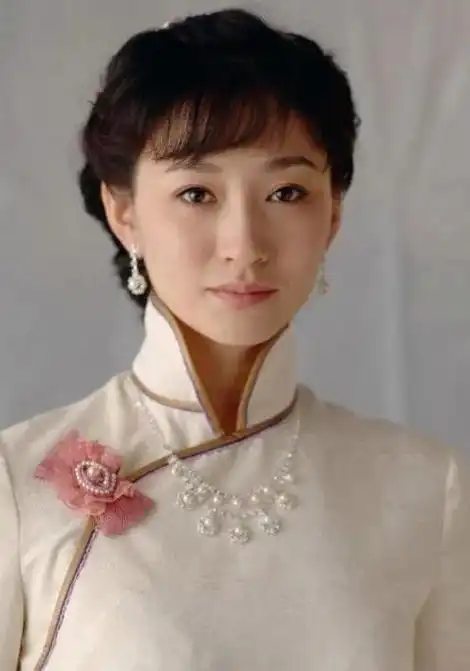 李小冉:妩媚迷人!__财经头条