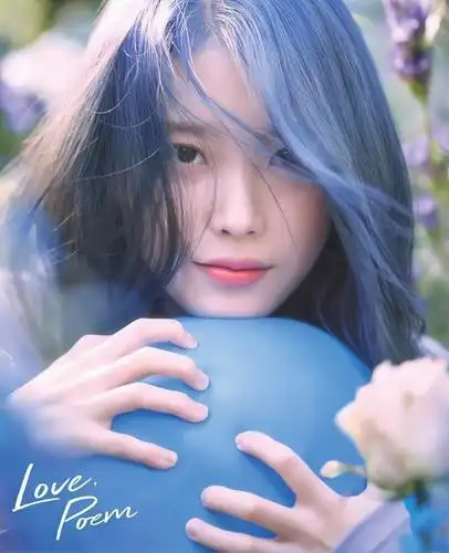 iu蓝发太勾人了吧!