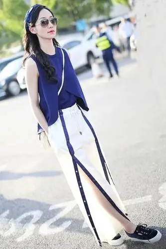 2018夏季明星韩雪街拍同款彩蓝色无袖背心上衣休闲开叉时尚撞色显瘦阔