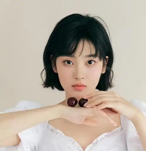 短发发型女2023最新款图片(盘点4款显脸小又好看的短发发型) | 趣解网